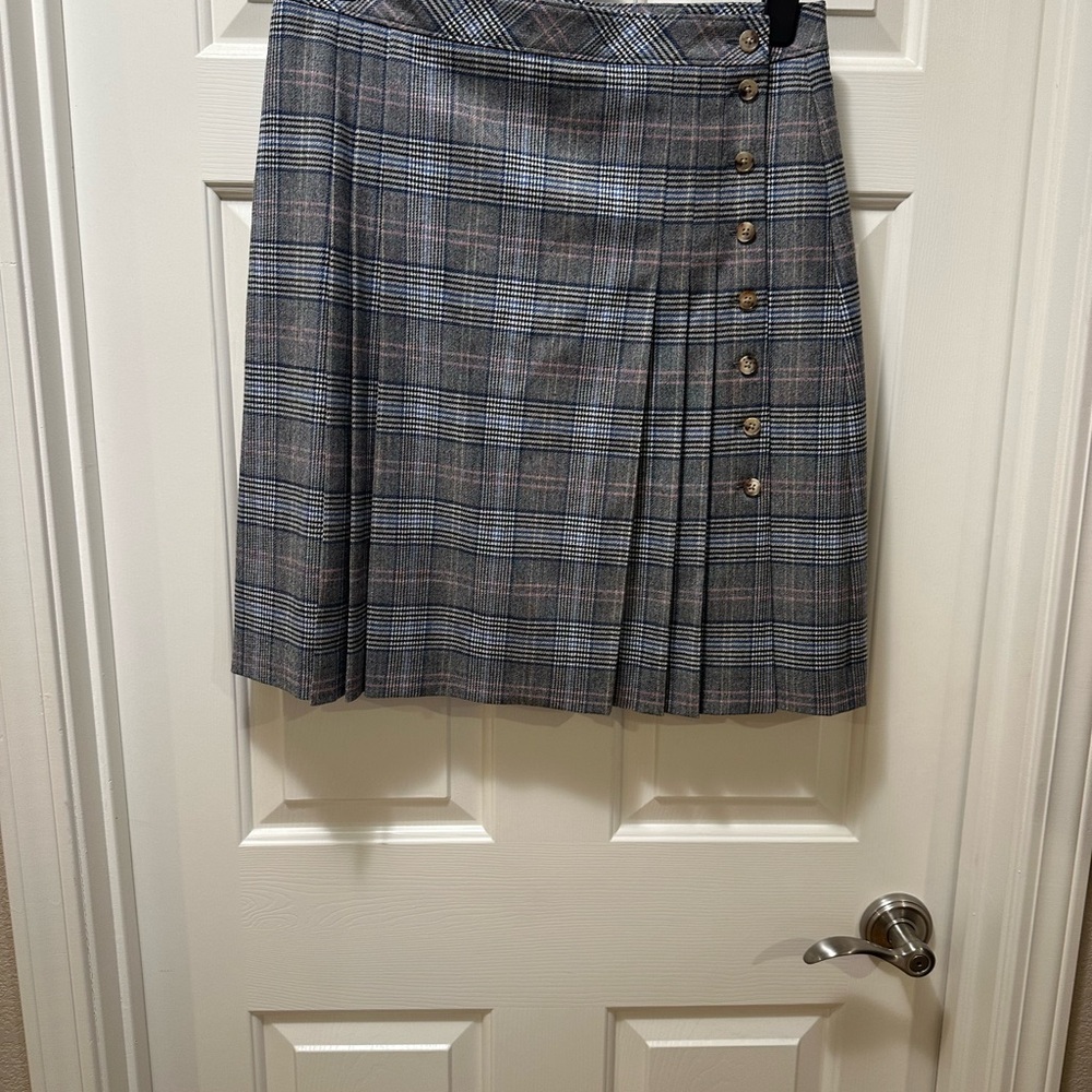 Brooks Brothers Gray A-Line Pleated Skirt Knee-Length